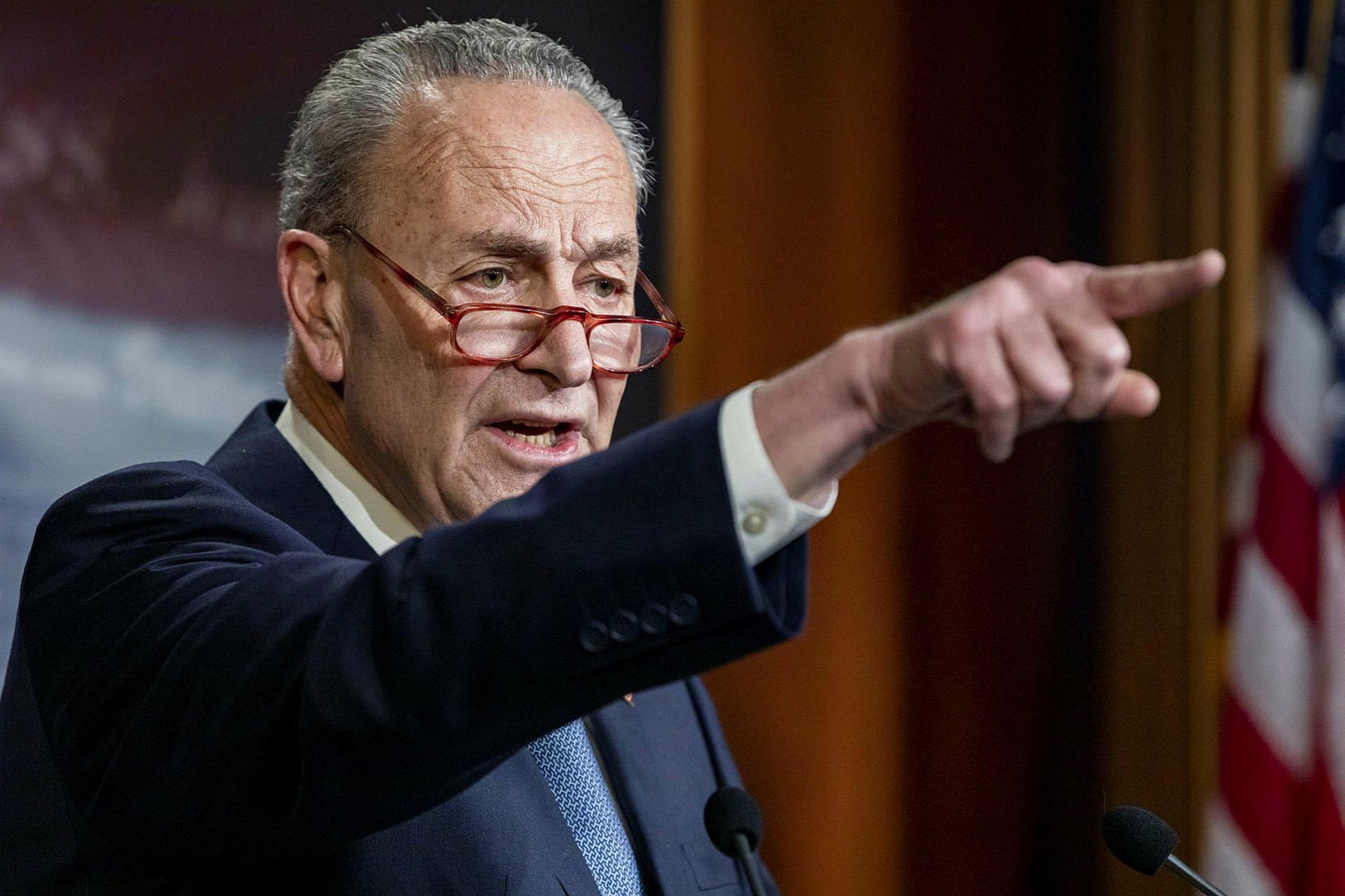 Chuck Schumer, ásamt Mitch McConnell, lýsir yfir fordæmingu á handtöku …