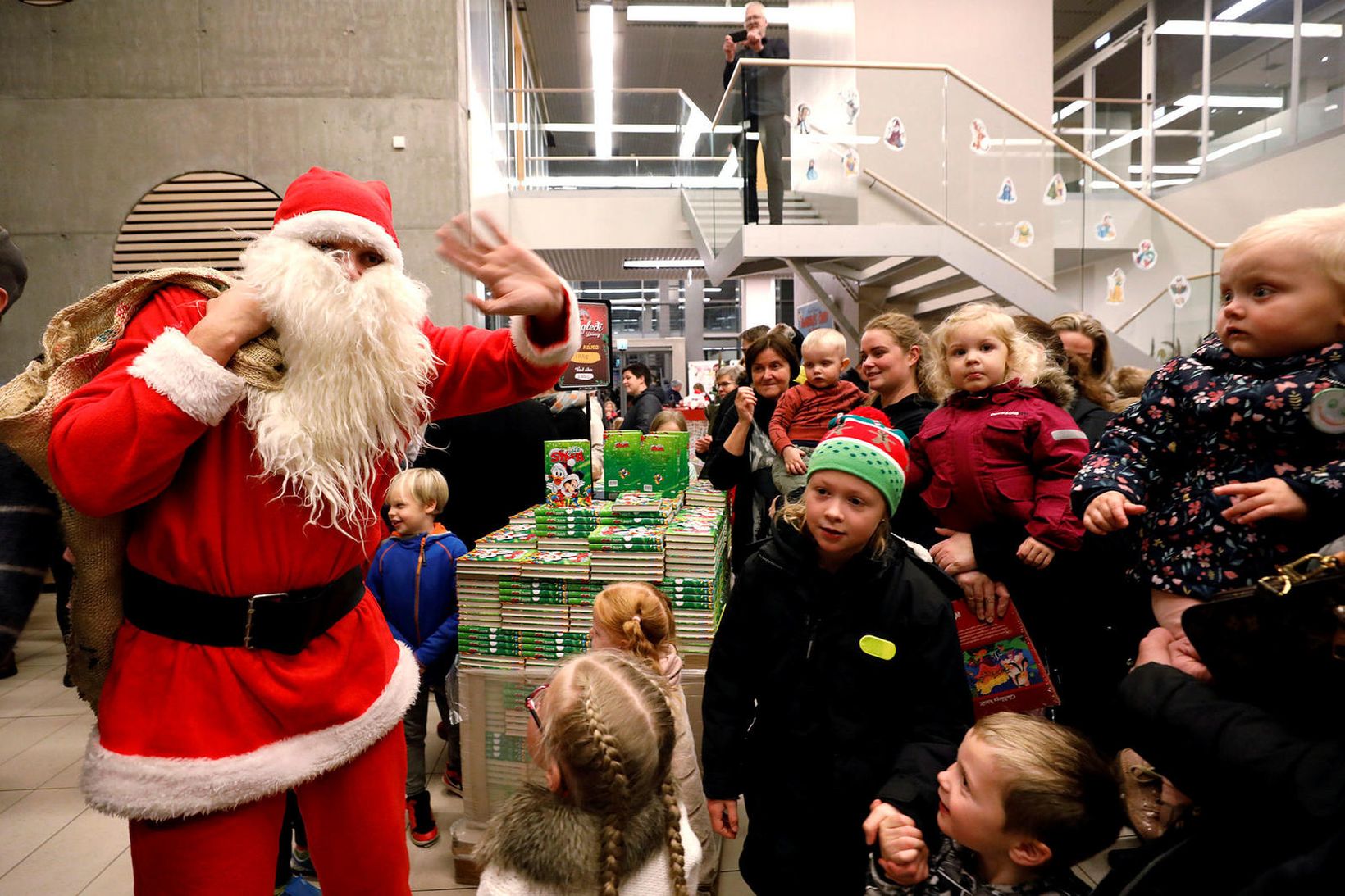 Jólasveinarnir kíktu snemma í heimsókn í Hádegismóa í gær.