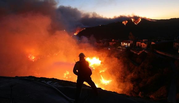 Myndskeið: „Engin leið“ að ná tökum á eldunum