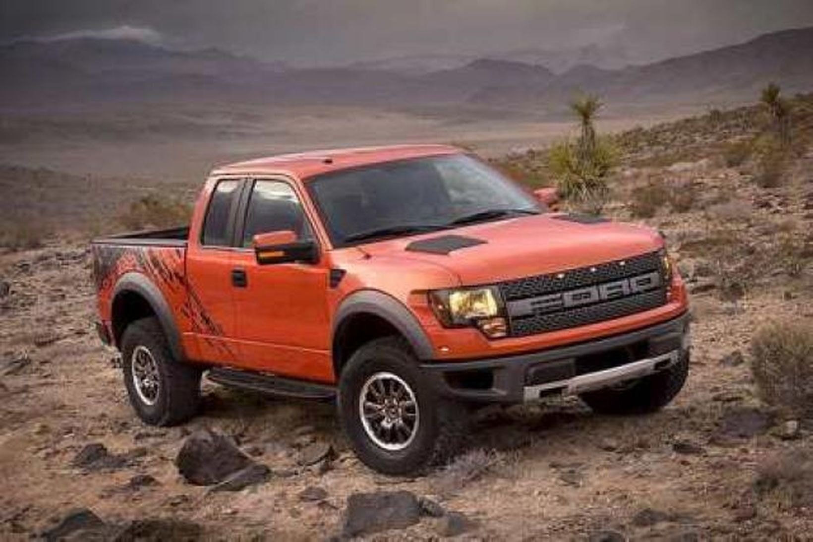 Ford F-150, SVT Raptor, selst vel enda kraftmikill bíll með …