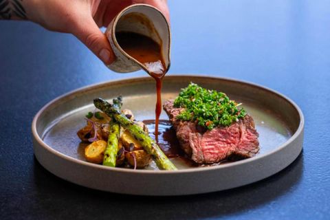 Á sjómannadaginn er upplagt að bjóða upp á grillað nauta-ribeye með chimichurri og girnilegu meðlæti …