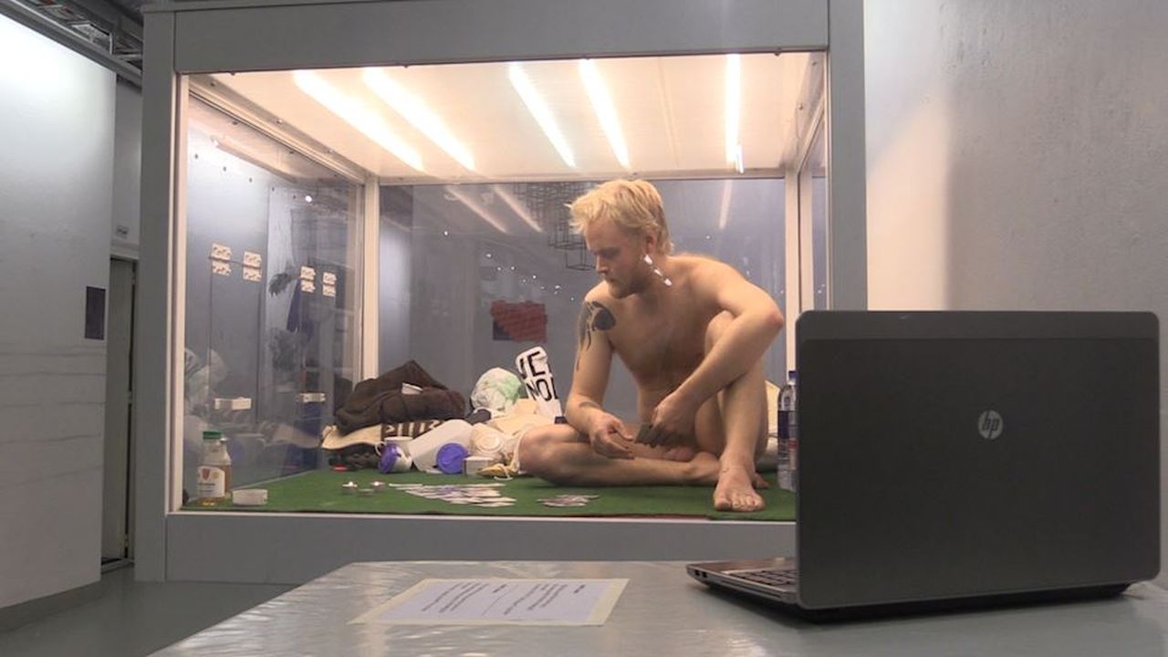 голый бокс Naked man in box: Day Two - Iceland Monitor