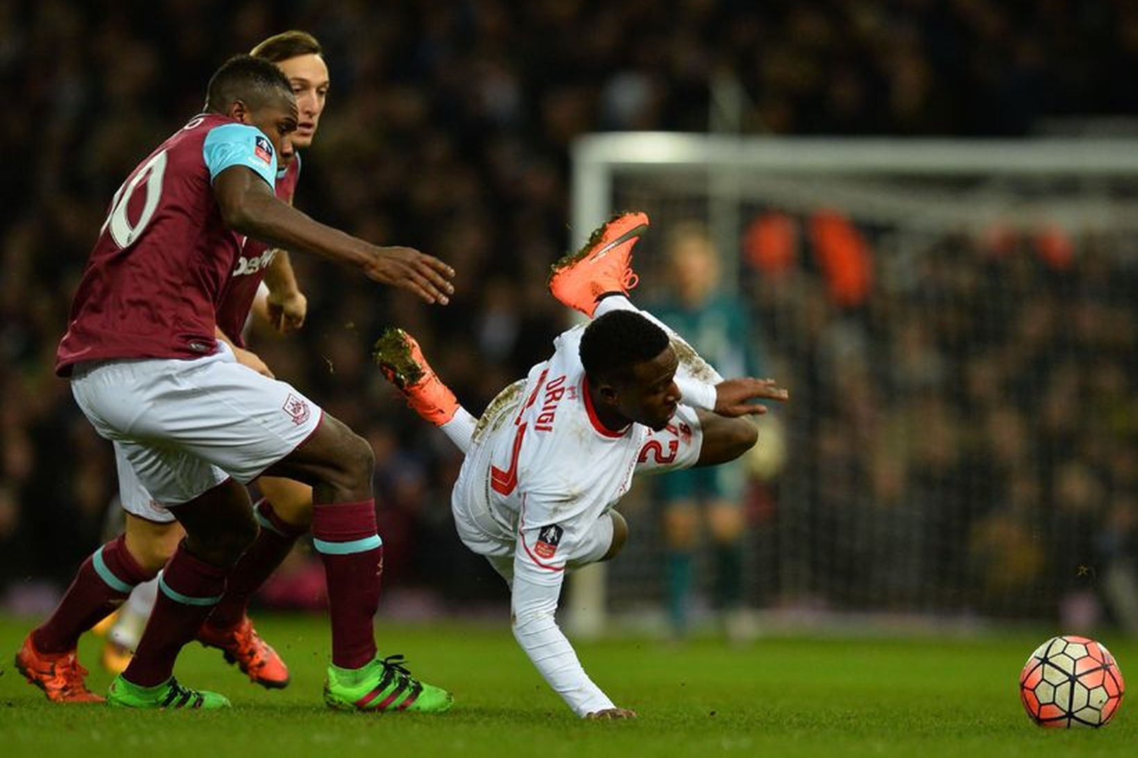 Origi á flugi í leik með Liverpool gegn West Ham.