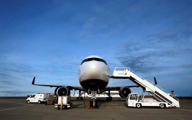 Flugfargjöld til útlanda og húsnæðisliðurinn hafa mest áhrif til hækkunar á milli mánaða.