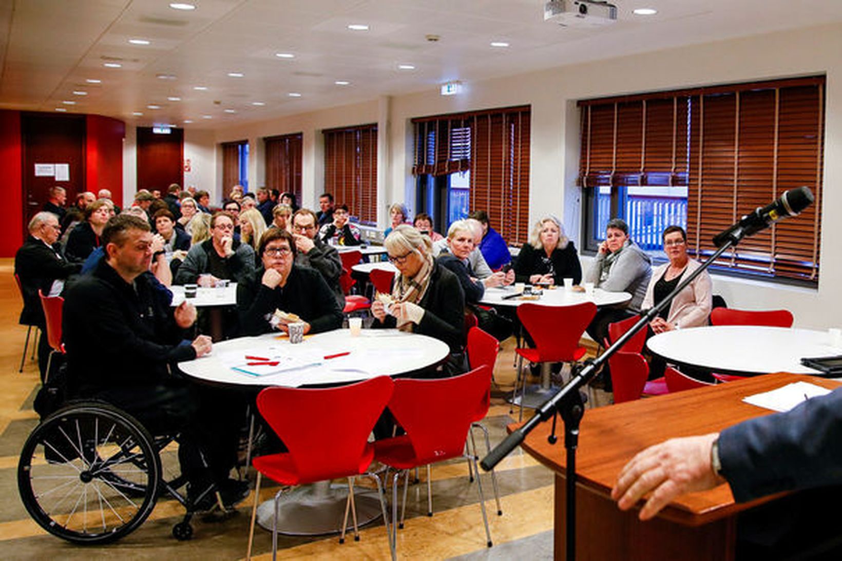 Sigurður Bessason formaður Eflingar á fundi Flóabandalagsins í gærkvöldi.