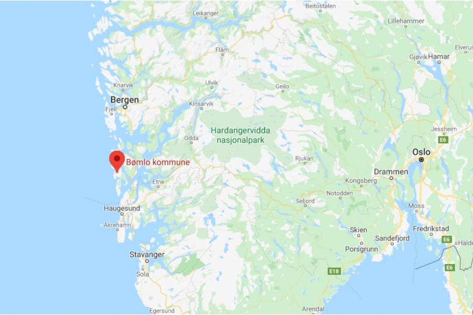 Folderøy-vatnið í Bømlo er um það bil miðja vegu milli …