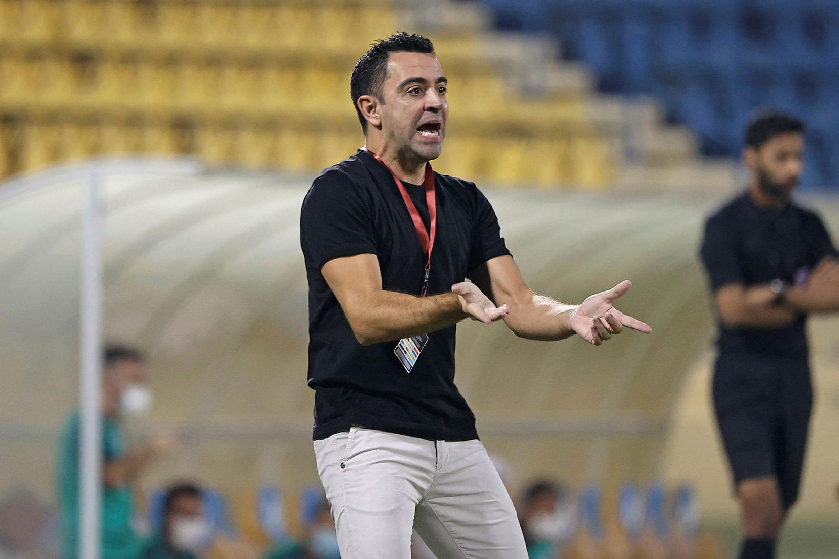 Xavi Hernández á hlðarlínunni hjá Al-Sadd.