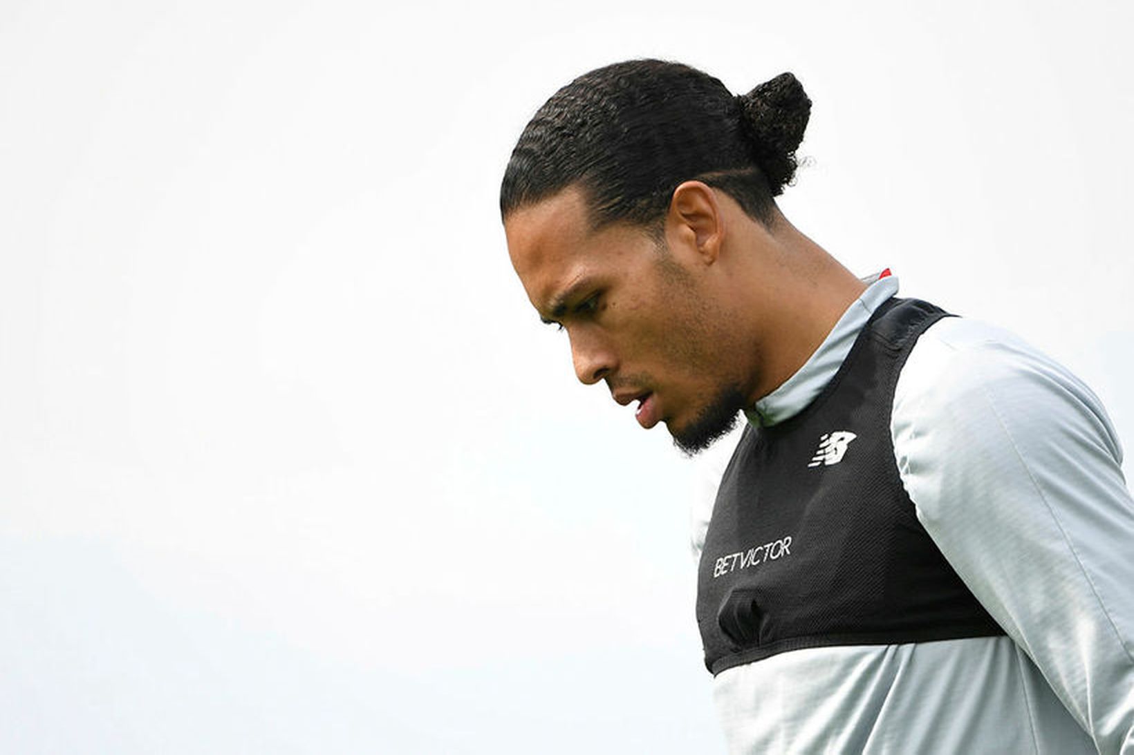 Virgil van Dijk hefur verið stórkostlegur í varnarlínu Liverpool á …