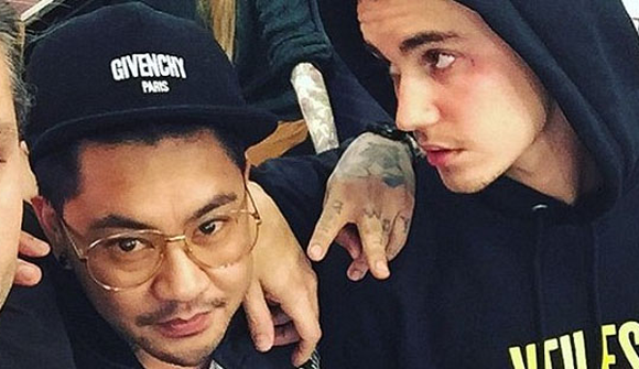 Bieber flúraður í framan