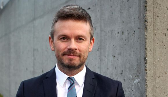 Tillögu Ágústs Ólafs hafnað og hann hættir í haust