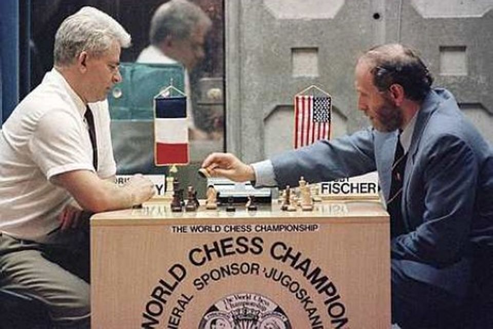 Boris Spassky og Bobby Fischer tefla örlagaríkt einvígi í Sveti Stefan í Svartfjallalandi árið 1992.