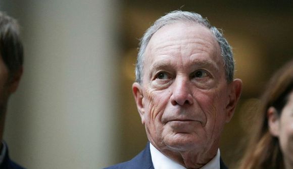 Bloomberg sagður undirbúa framboð