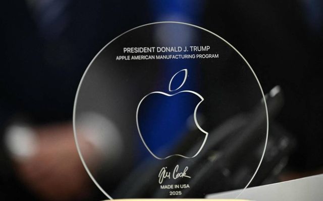 Framleiðsla Minjagripur frá forstjóra Apple á borði forseta BNA.