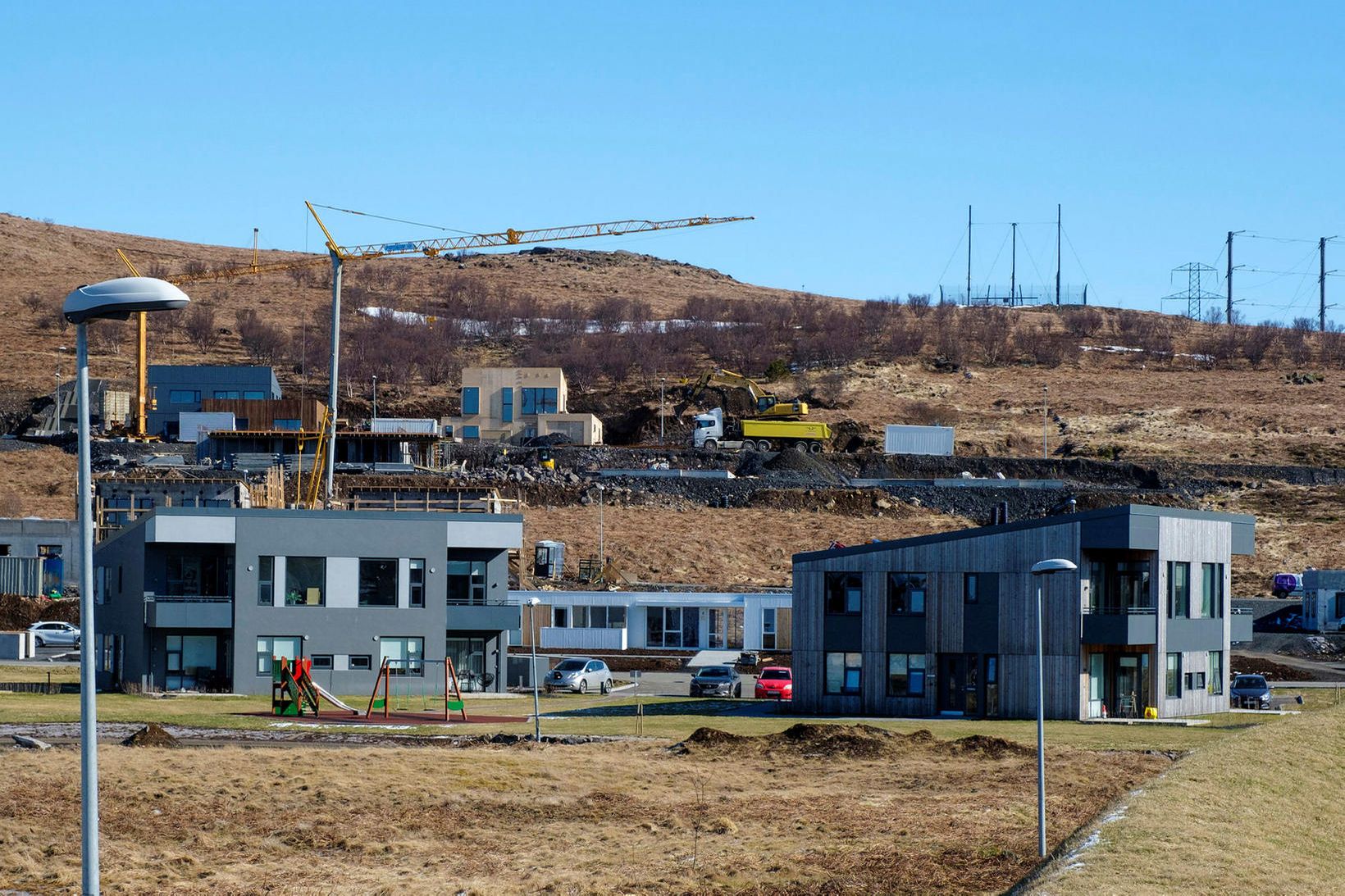 Mikið er byggt í Hamarsnesi og Skarðshlíð.