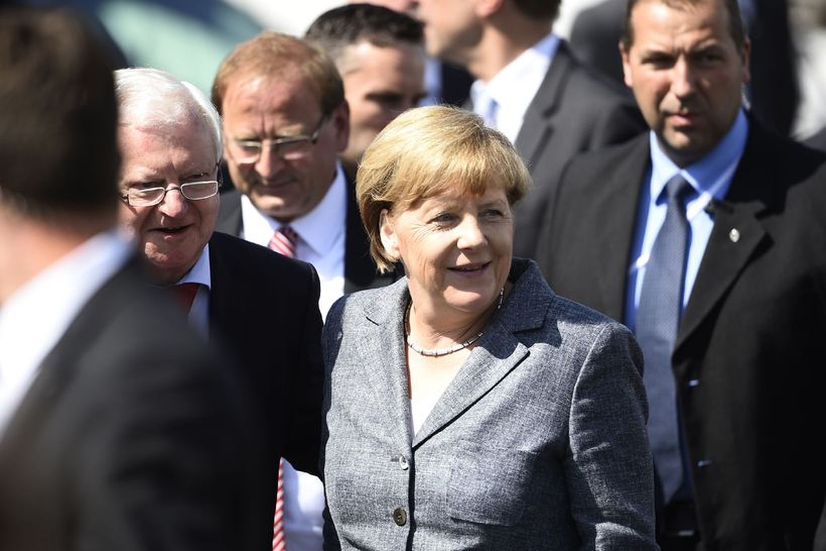 Angela Merkel við flóttamannamiðstöðina í Heidenau í morgun.