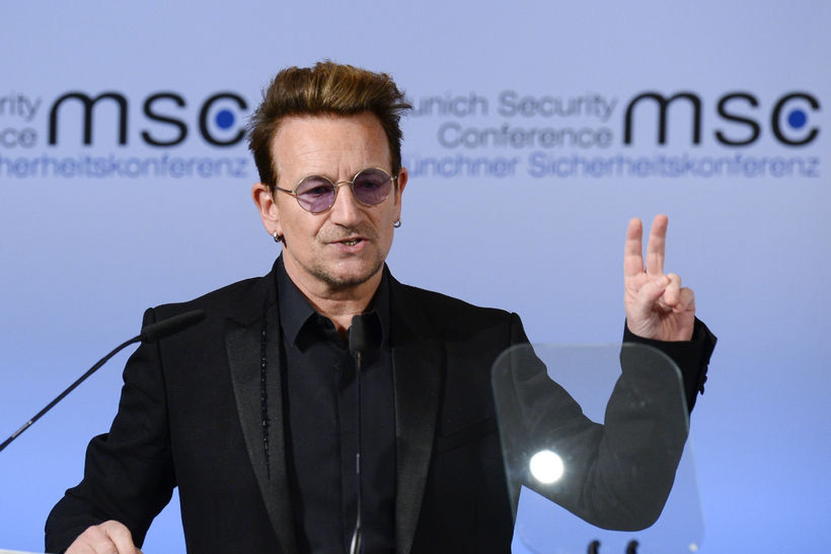Bono verslaði í Frú Laugu í morgun.