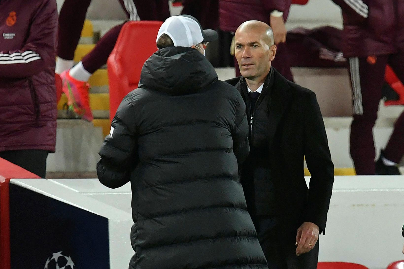 Zinedine Zidane þakkar Jürgen Klopp fyrir leikinn í kvöld.