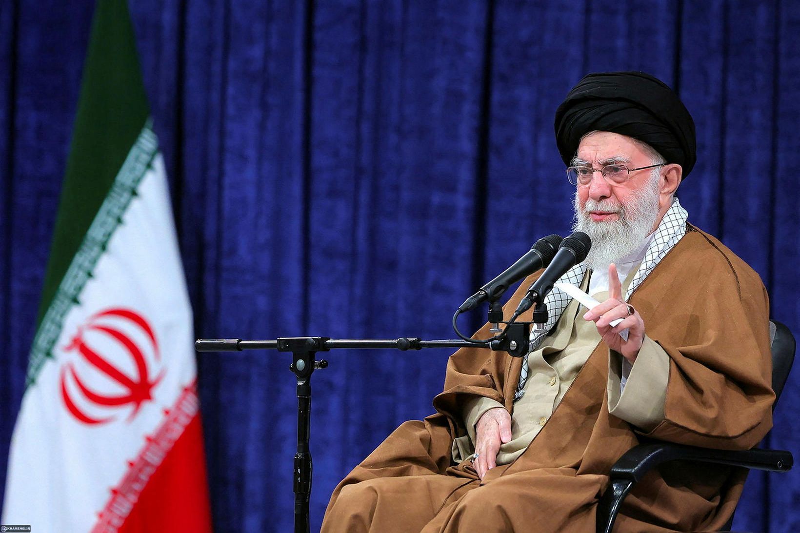 Bandamenn æðsta klerks Írans, Ali Khamenei, eru fáir og hryðjuverkasamtökin …