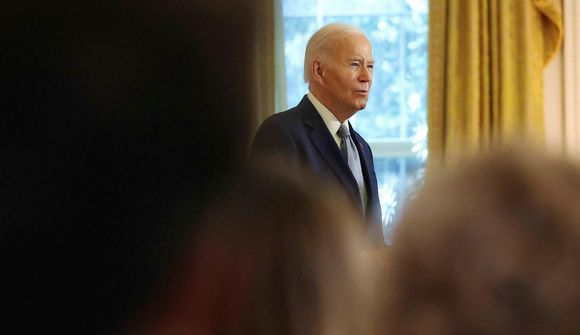 Biden setur embættismet í náðunum