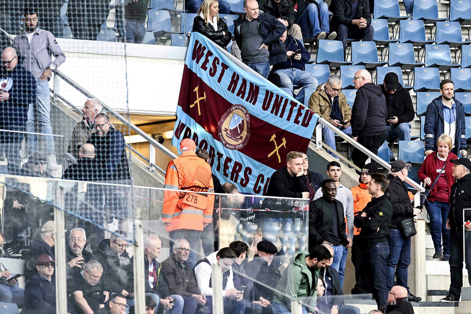 Stuðningsmenn West Ham United fyrir leik liðsins gegn Gent í …