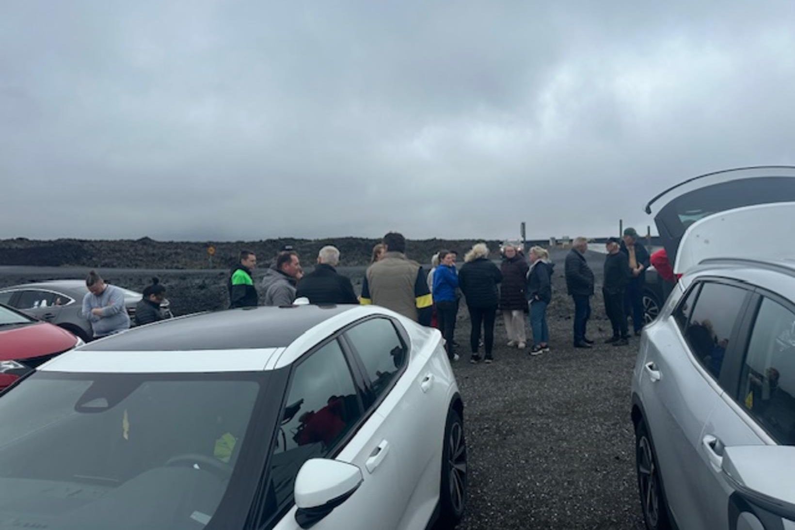 Grindvíkingar mótmæltu með að loka veginum að Bláa lóninu.