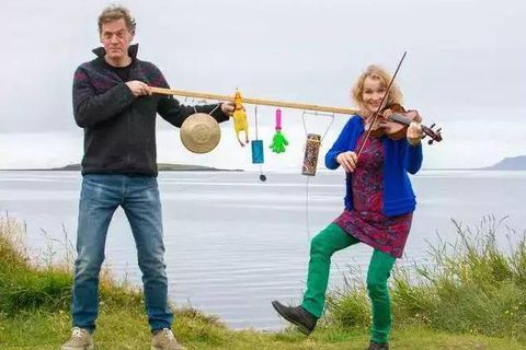 Duo Stemma skemmtir börnum og fullorðnum í Skálholti.