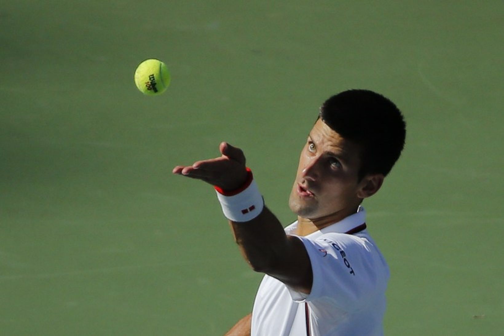 Novak Djokovic gefur upp í gær.