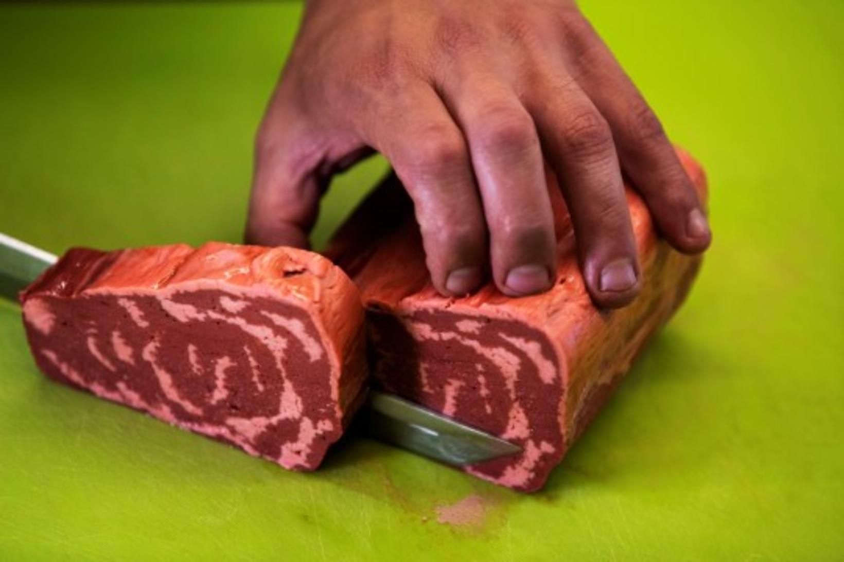 Fyrsta 3D prentaða vegan steikin verður fáanleg á veitingahúsum innan …