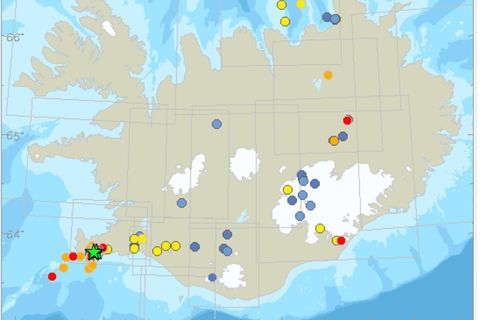 A green star indicates an earthquake of magnitude 3 or more.