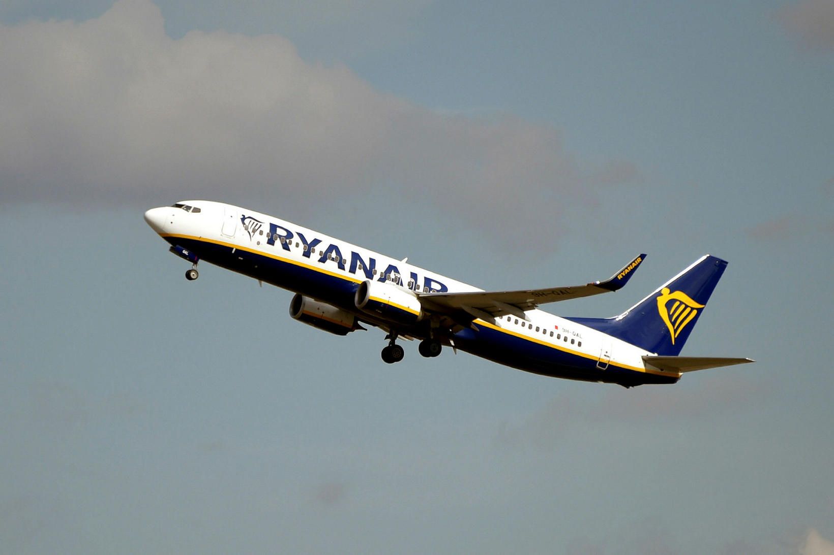 Samkvæmt skilmálum Ryanair mega farþegar aðeins taka með sér handfarangur …