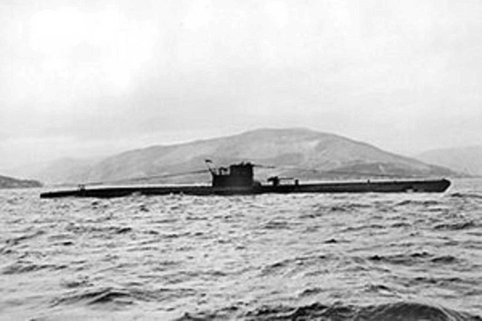 Mynd af kafbátnum U-570 sem var keimlýkur U-966 sem fannst …