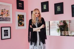 Saga Sigurðardóttir sýnir falleg olíumálverk í gallerí Móðurskipsins.