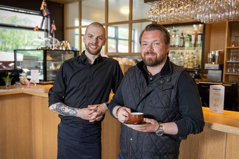Bræðurnir Jakob E. Jakobsson og Benjamín Bent Árnason, alla jafna kallaður Benni, eru ánægðir að …