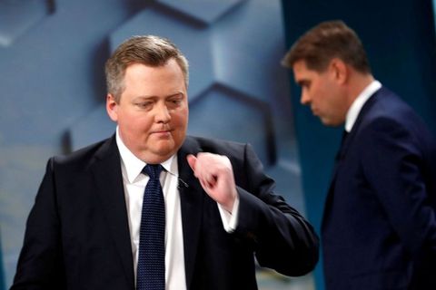 Former Prime Minister Sigmundur Davíð Gunnlaugsson has made a comeback with his new Center Party. Incumbent Prime Minister Bjarni Benediktsson, leader of the Independence Party in the background.