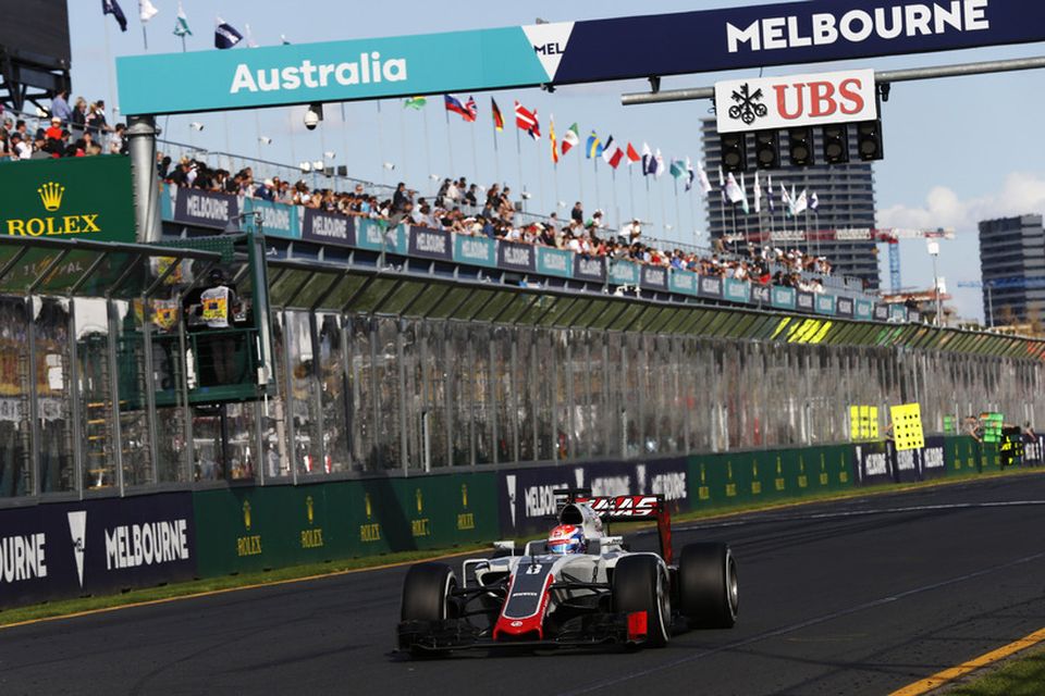 Romain Grosjean á Haas-bílnum í Melbourne.