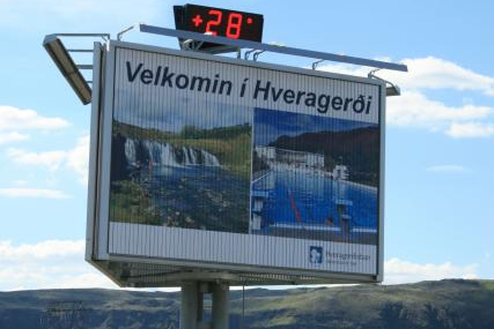 Veltiskiltið sýnir 28 gráður.