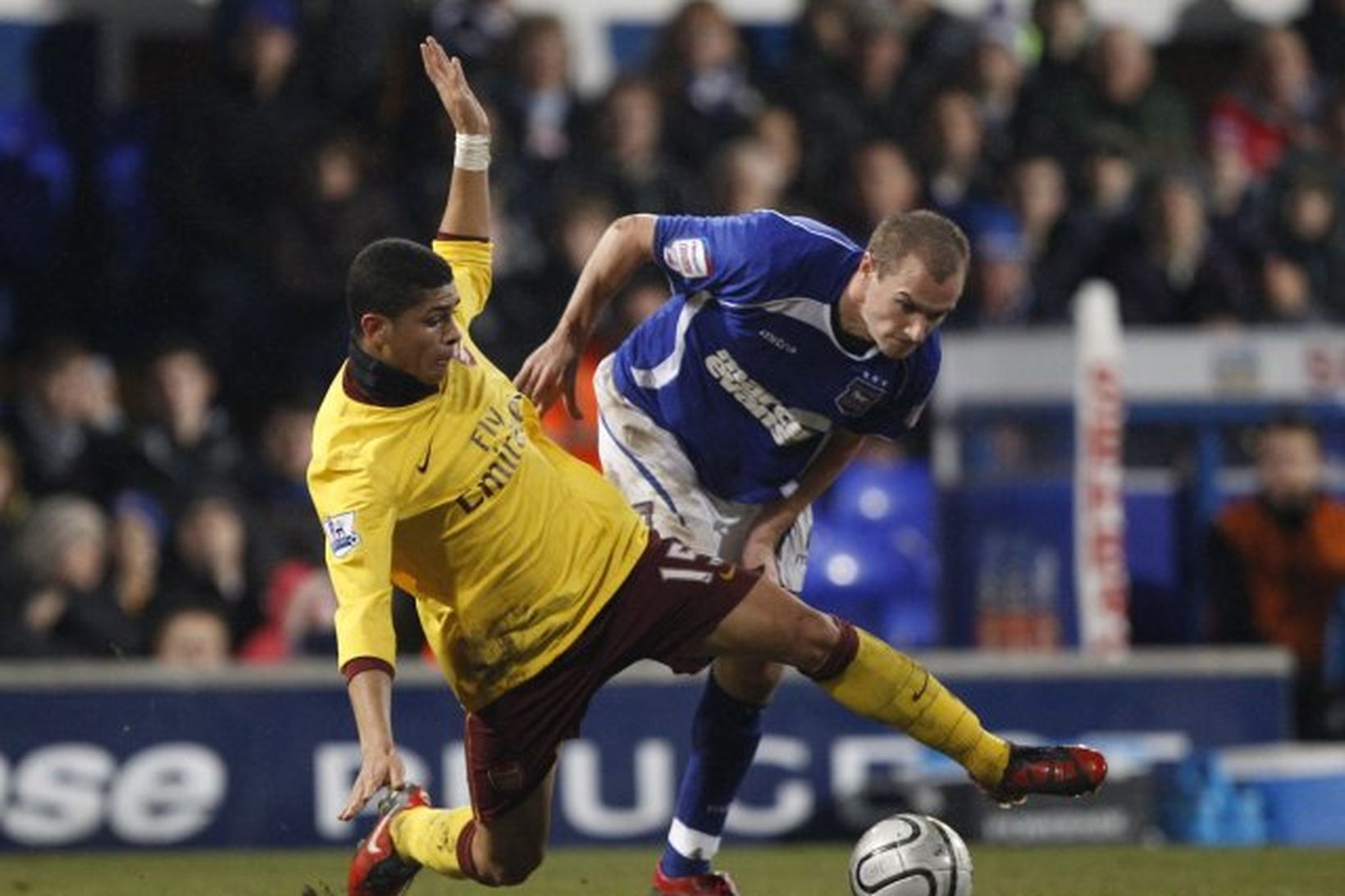 Denilson hjá Arsenal og Colin Healy hjá Ipswich eigast við …