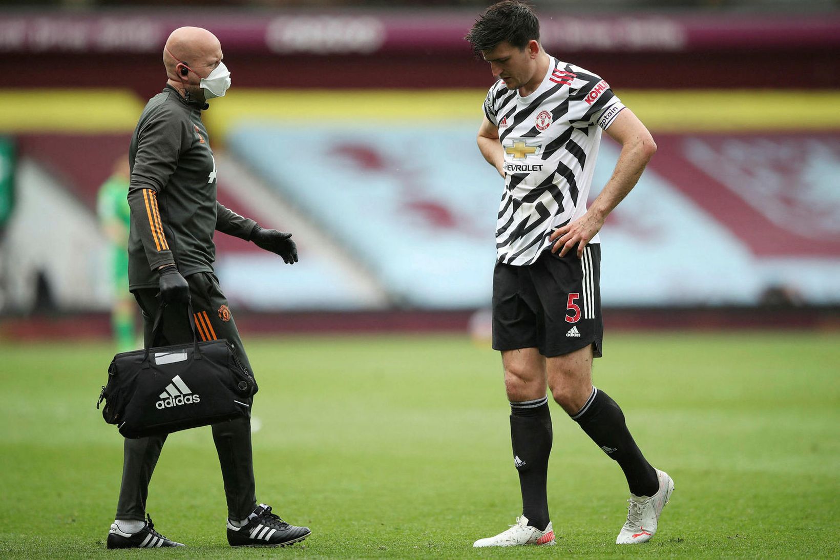 Harry Maguire meiddist gegn Aston Villa.