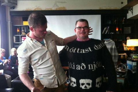 Lars wearing a DEAD inspired sweater with knititng designer Stephen West.