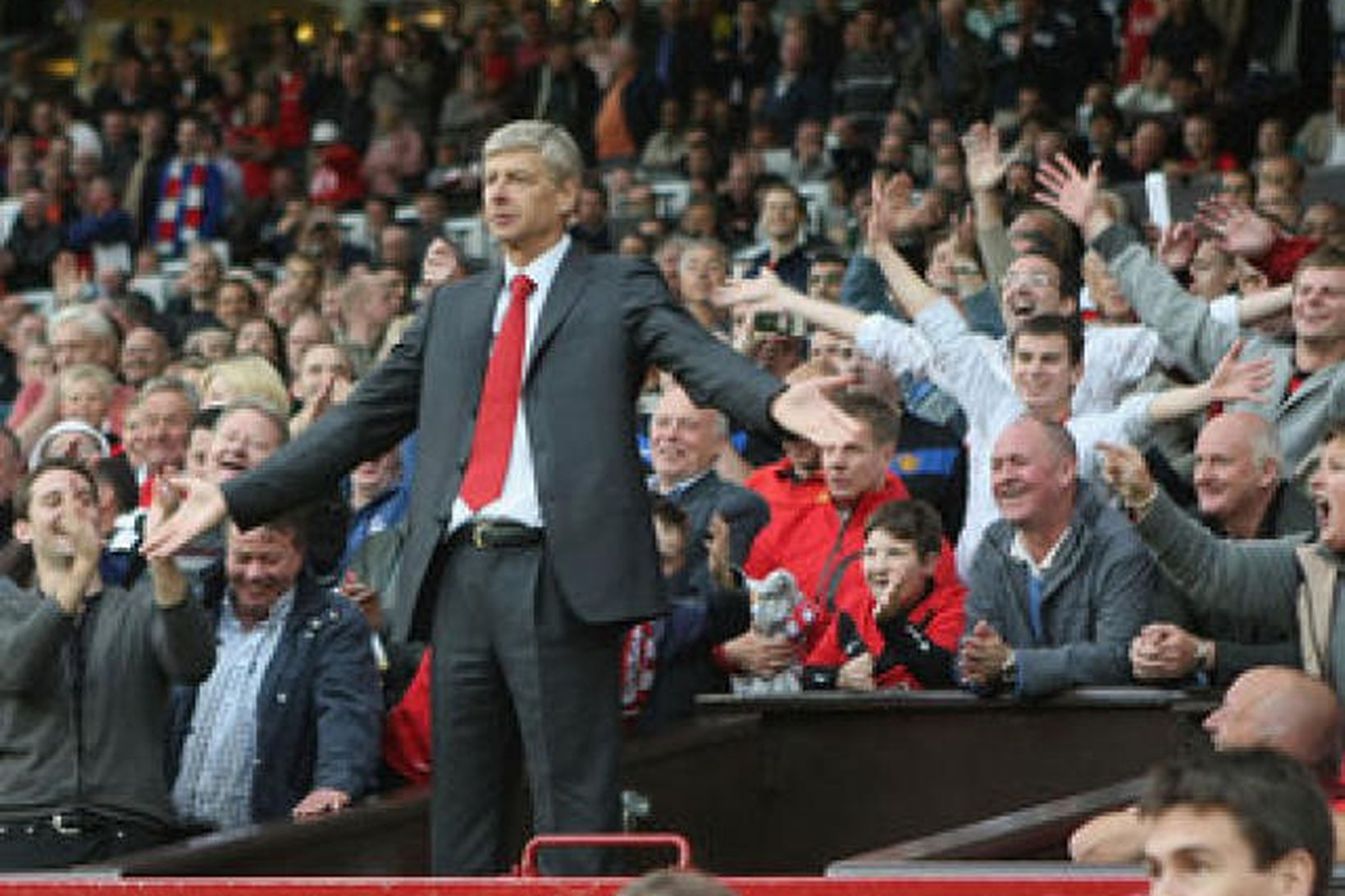 Wenger á Old Trafford í gær.