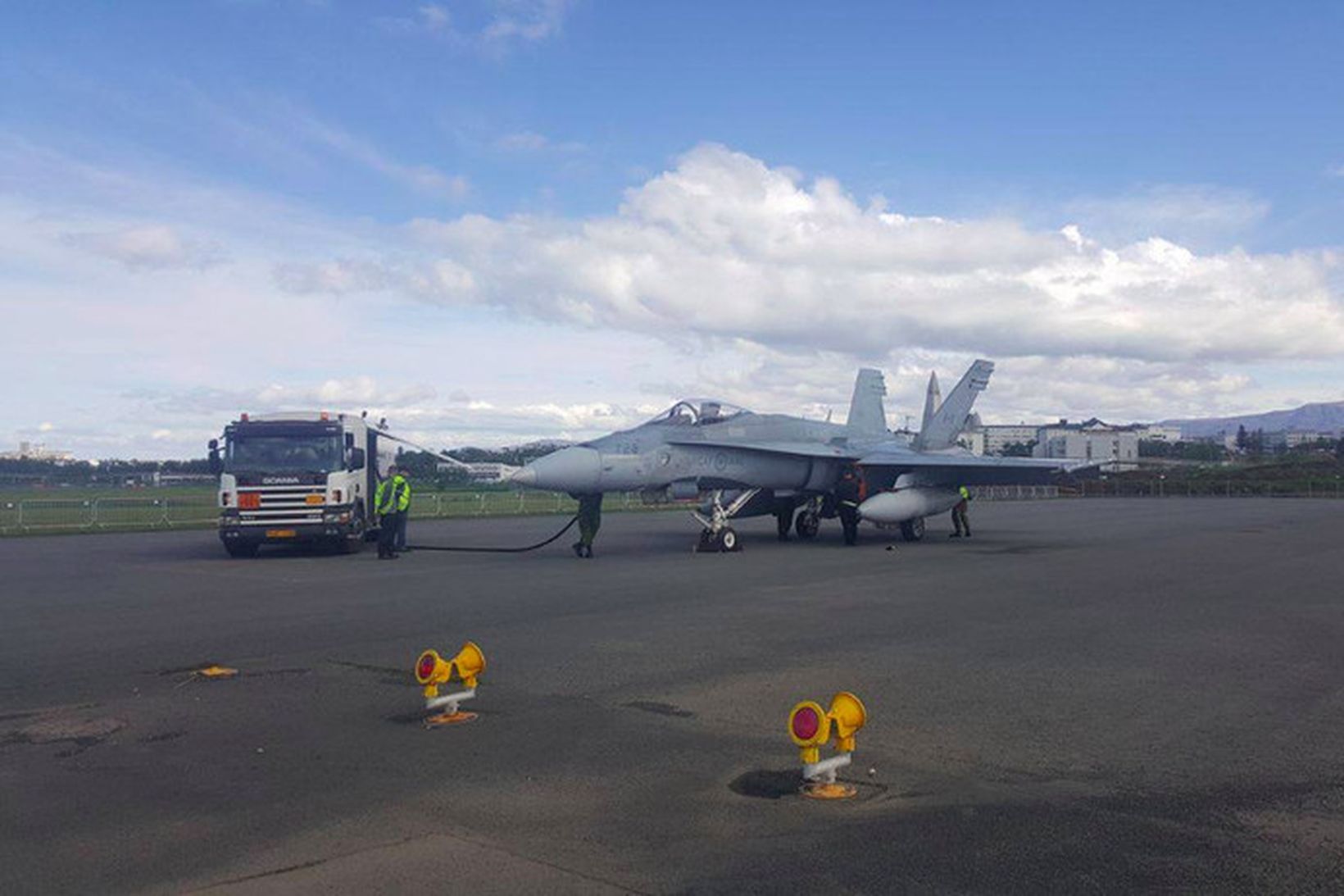 Kanadíska herþotan er komin á Reykjavíkurflugvöll.