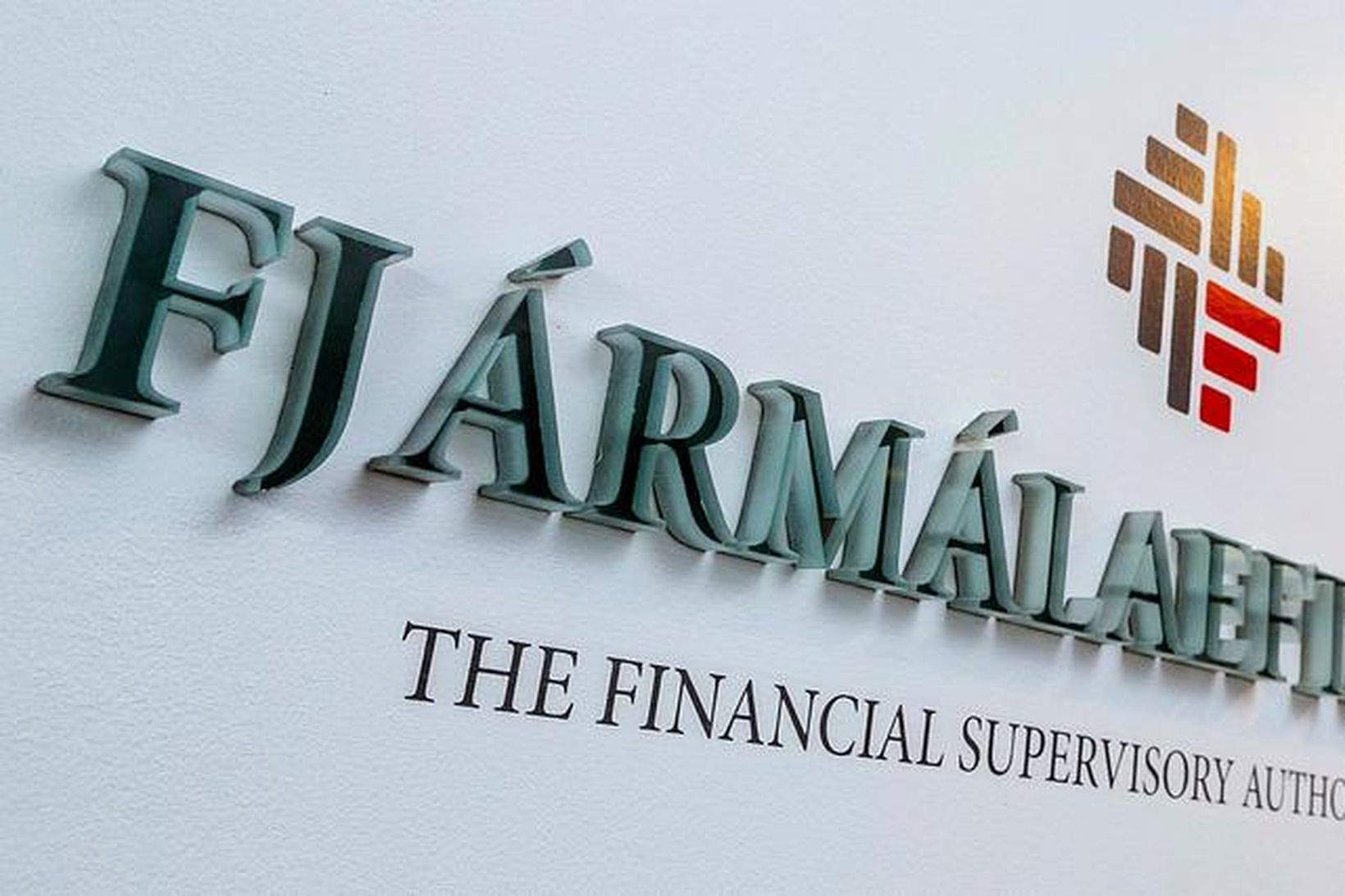 Arctica Finance hefur ákveðið að höfða mál gegn Fjármálaeftirlitinu.