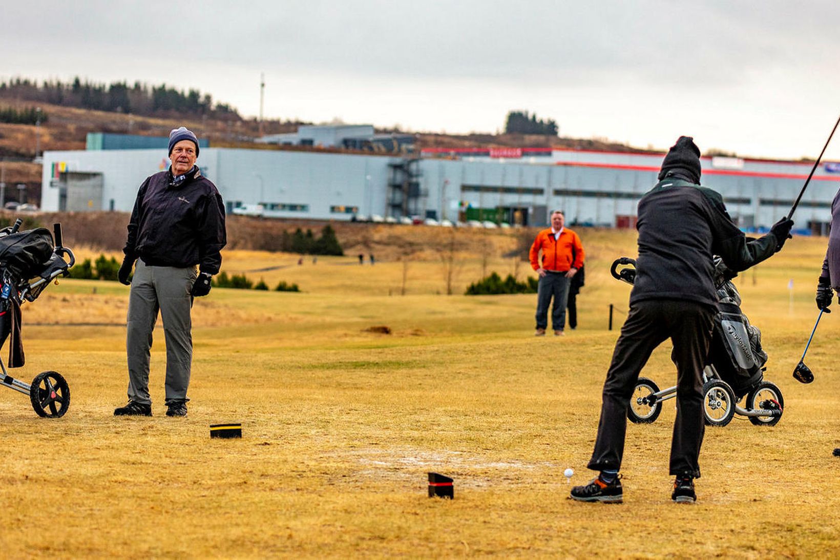 Golf spilað á Korpúlfsstaðavelli.