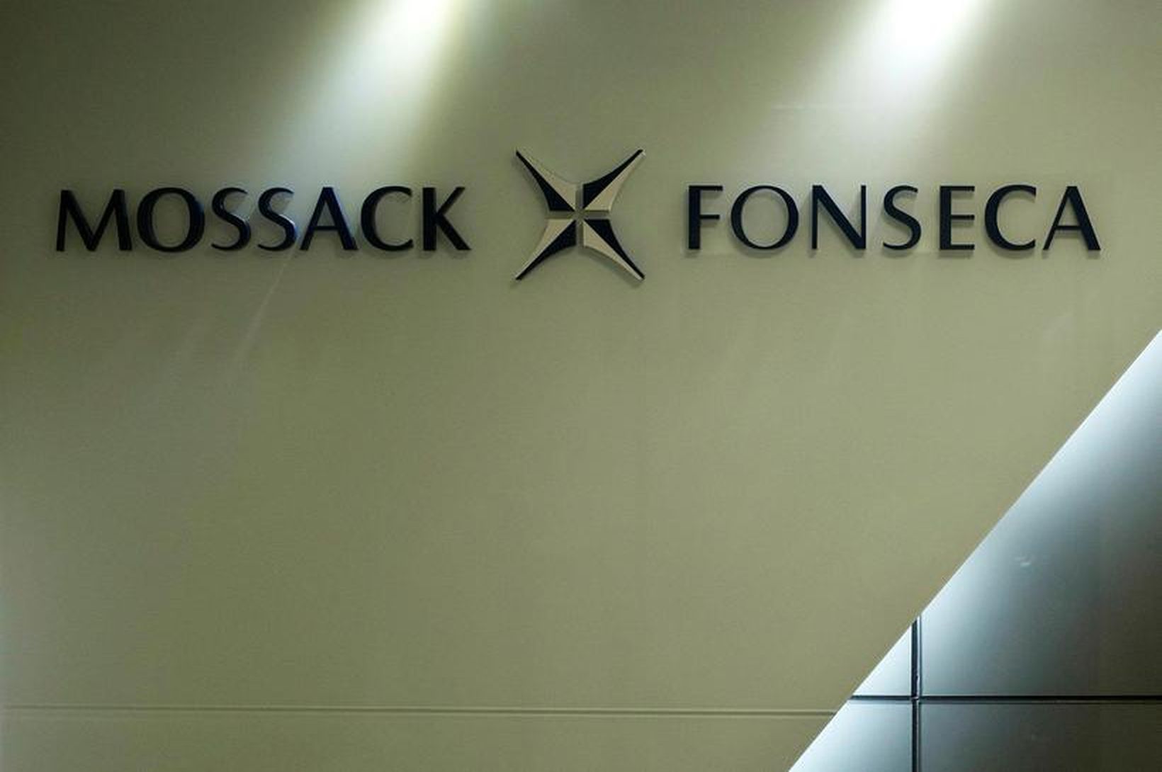 Mossack Fonseca skellir í lás