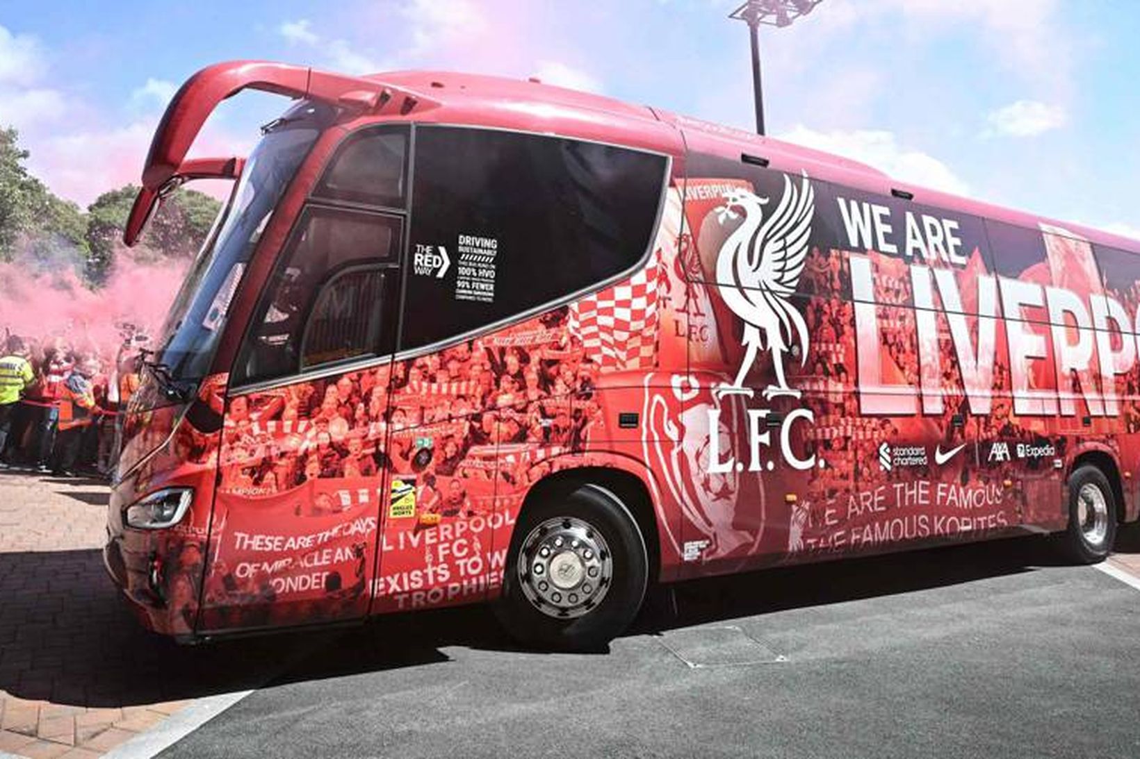 Kveikt var í rauðum blysum er Englandmeistararnir mættu á Anfield-leikvanginn …