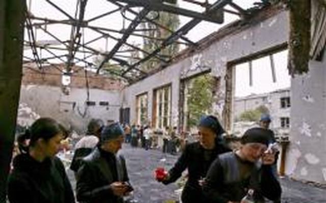 Leikfimisalur skólans Í Beslan nokkrum dögum eftir árásirnar..