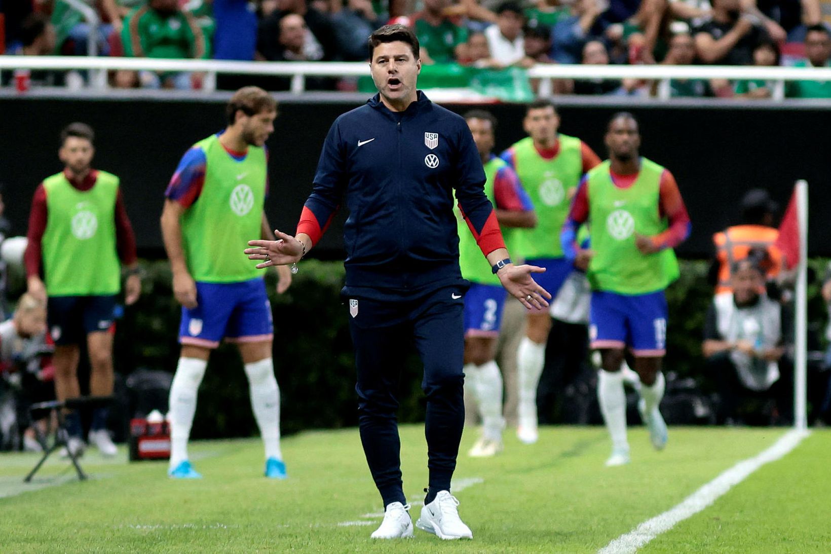 Mauricio Pochettino á hliðarlínunni í Mexíkó í nótt.