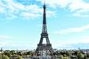 Mótmælendur klifruðu upp Eiffel-turninn