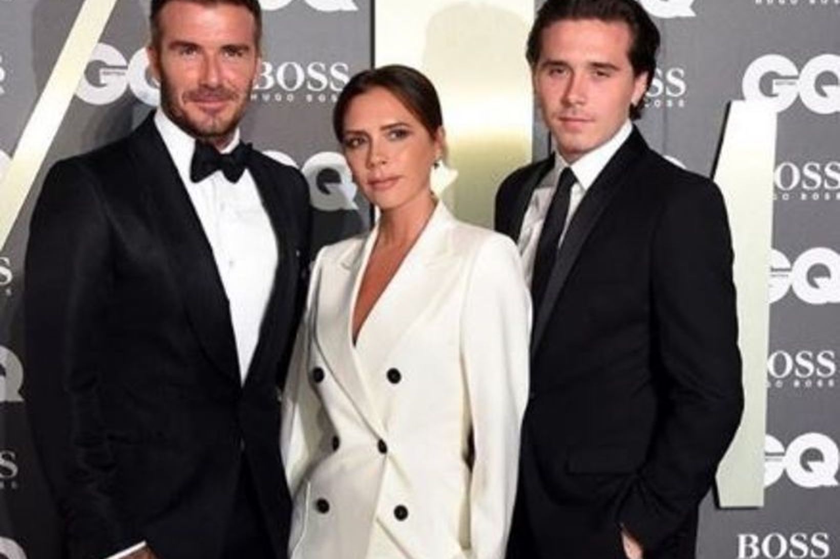 Beckham-fjölskyldan í jakkafötum. Victoria Beckham birti myndina á Instagram.