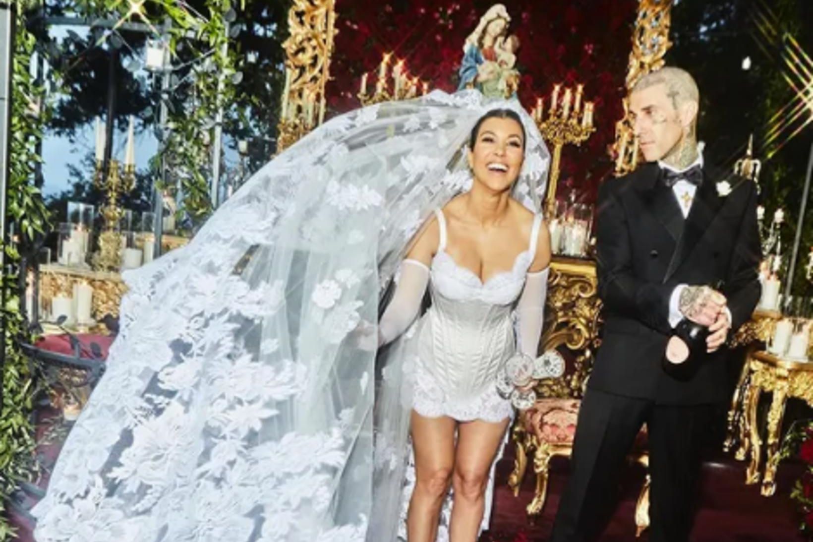 Hjónin Kourtney Kardashian og Travis Barker giftu sig í Castello …
